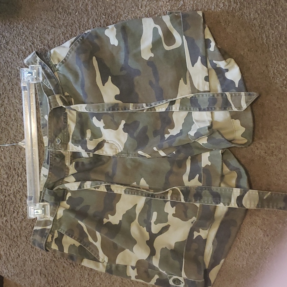 Camouflage Tie Belted Shorts